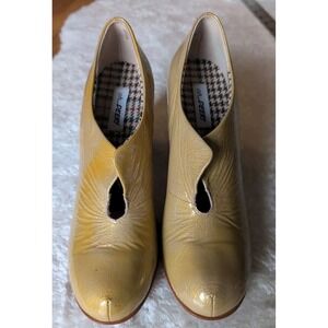 SZ 9M  Oh... DEER! Ladies Sheryl Pumps Gold Patent Leather 3.75" Block Heel Shoe